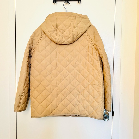 Burberry Quilted Parka
In a pristine condition - Picture 3 of 10